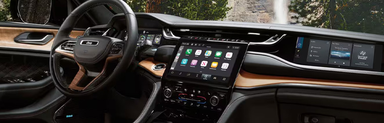 Photo showcasing tech features of the 2025 Jeep Grand Cherokee