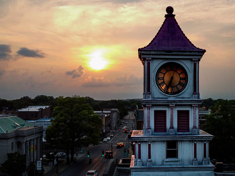 A street in Hopkinsville, Kentucky during sunset