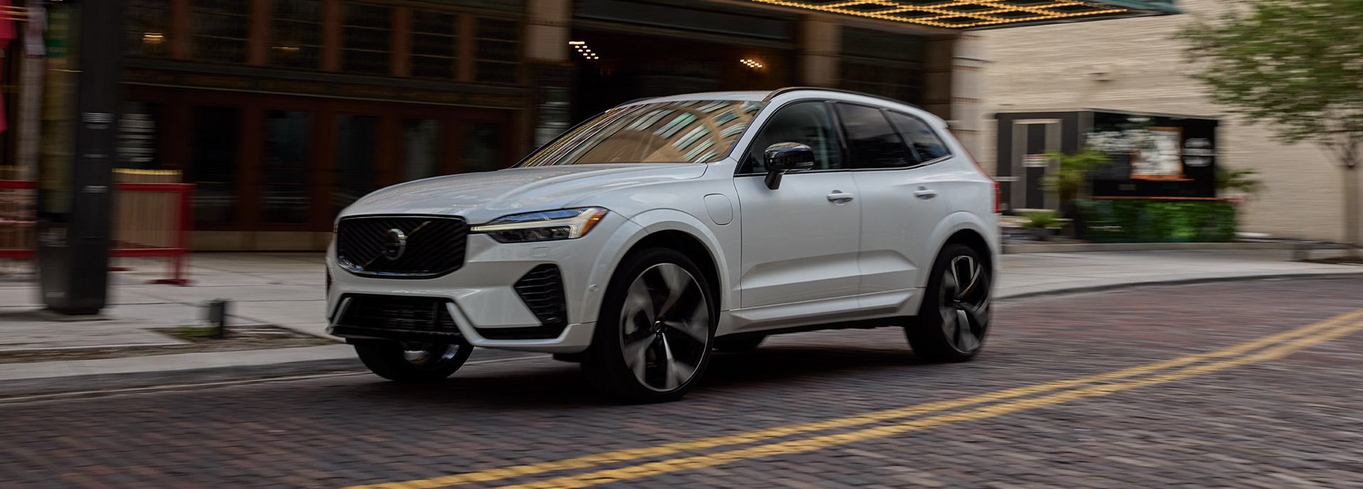 2026 Volvo XC60 Plug-In HybridPhoto